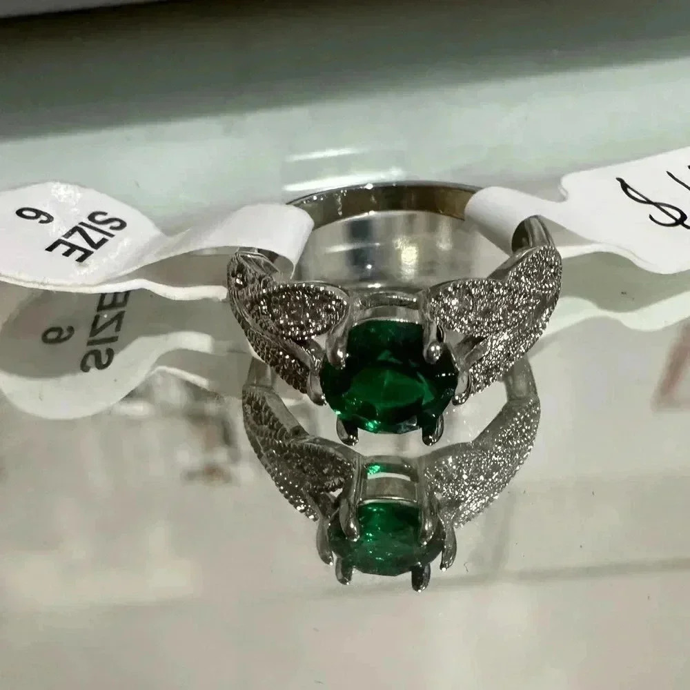 Beautiful New Size 6 ring green circle stone ornate rhinestone Silver Band - Picture 3 of 4